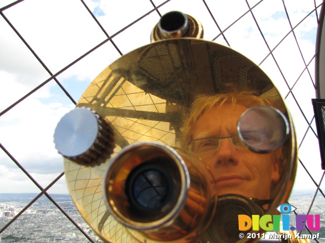 SX18414 Reflection in Telescope on Eiffel tower